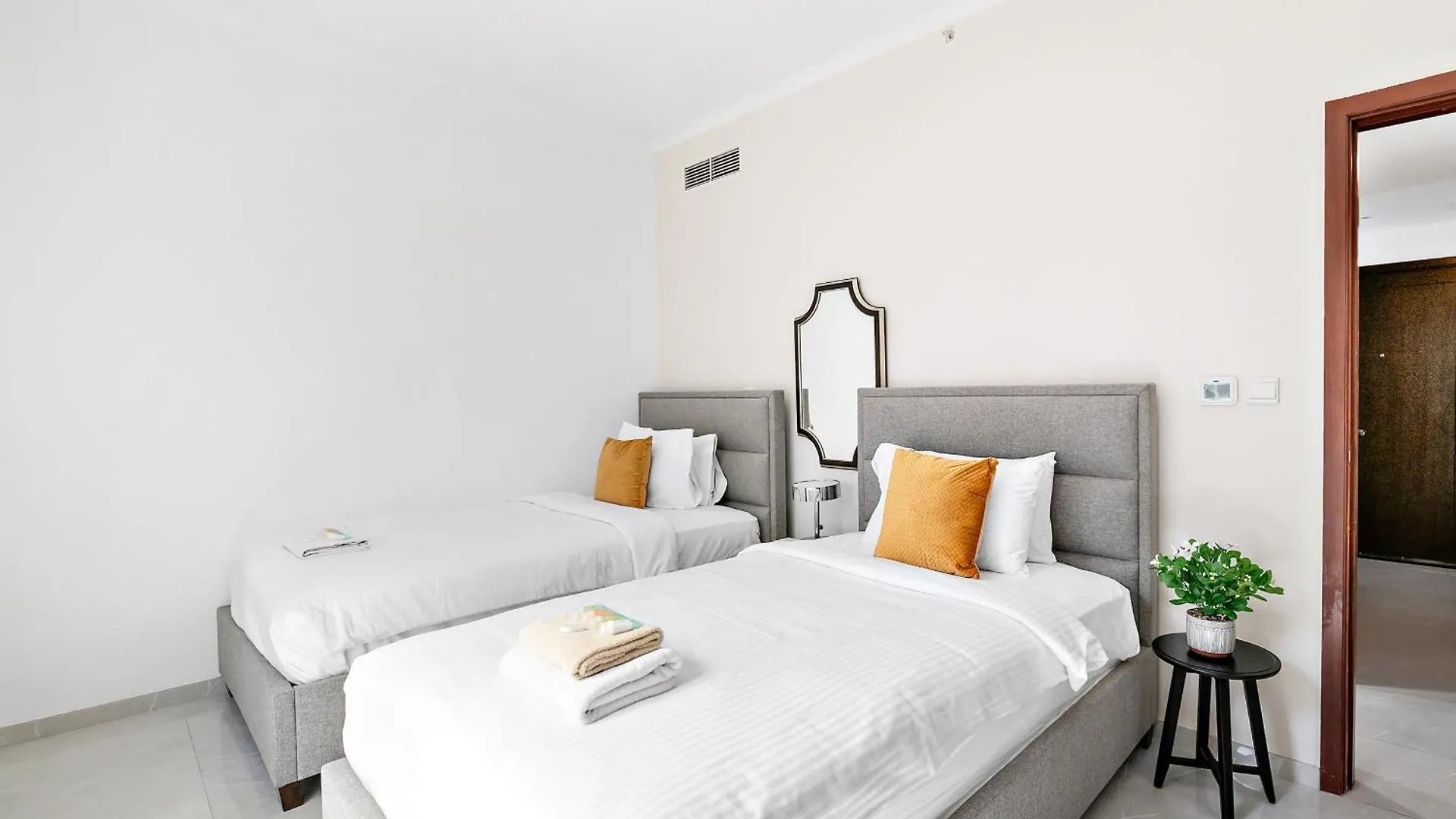 Sophisticated 2Bdr-Burj Khalifa & Fountain View Apartment Dubai